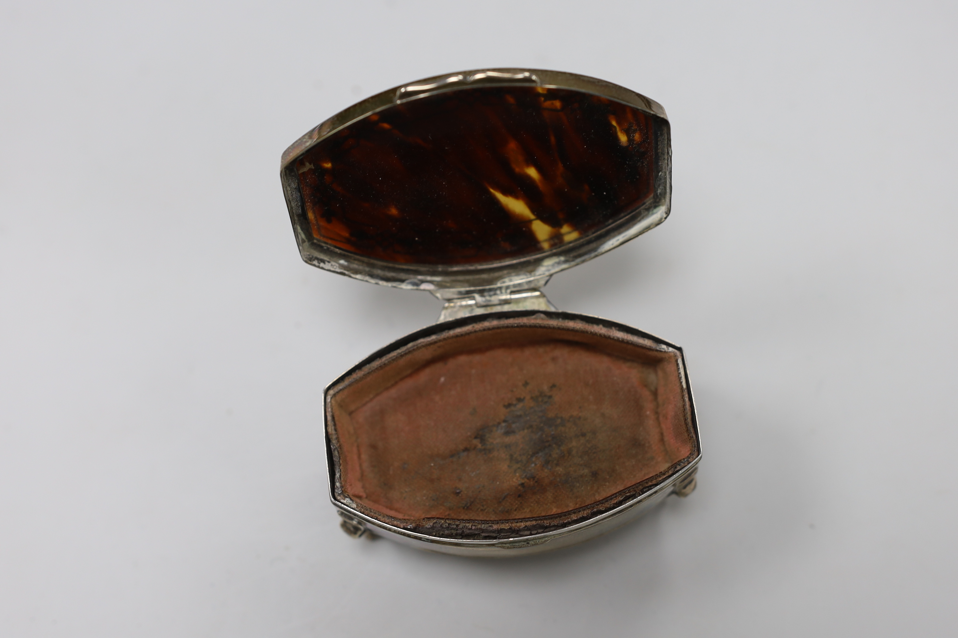 A George V silver and tortoiseshell mounted trinket box, Chester, 1915, 79cm, a late Victorian repousse box, a French taste vin and two later pill boxes.